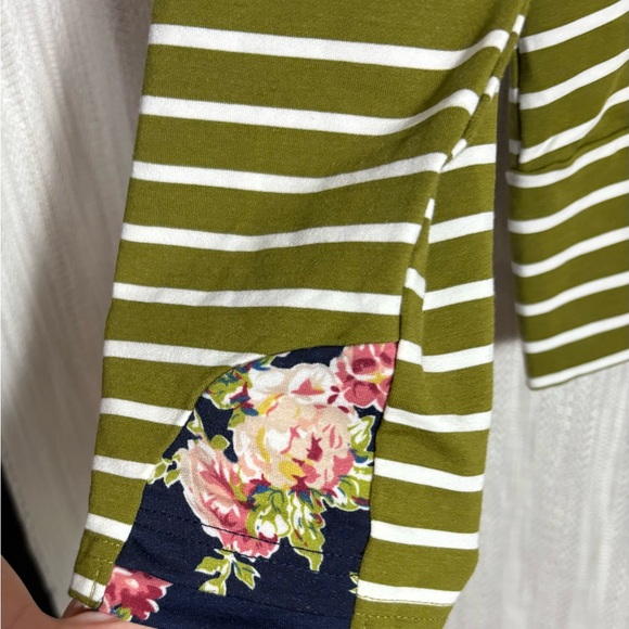 AMPERSAND AVE Green and White Hoodie - Picture 2 of 5